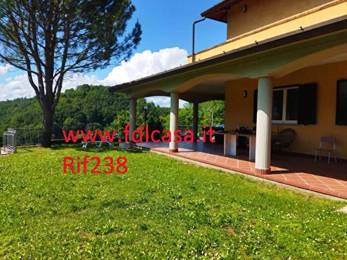 Casa con 6 locali in vendita in Via Ronco, Aulla