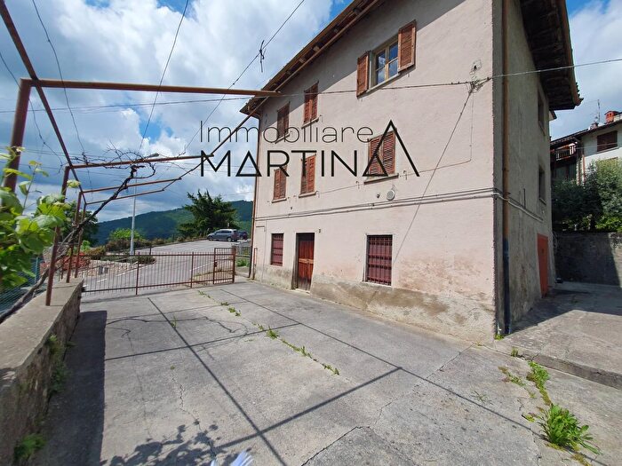 Casa con 8 locali in vendita in Via Gregorio Vescovo, Albino