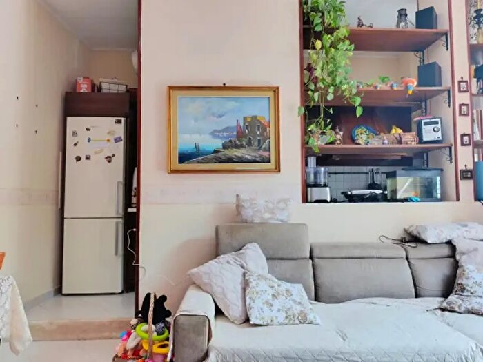 Appartamento trilocale in vendita in Via Sottopassaggio Savino Vitagliano, Pozzuoli