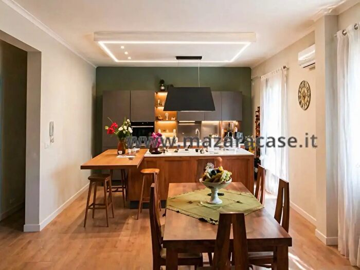 Appartamento con 7 locali in vendita in Via Bessarione, Mazara Del Vallo