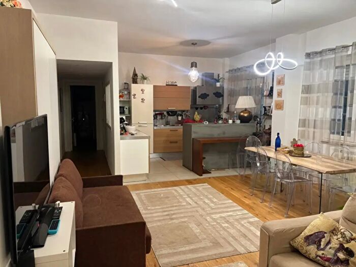 Appartamento trilocale in vendita in Via Carlo Pirzio Biroli, Roma