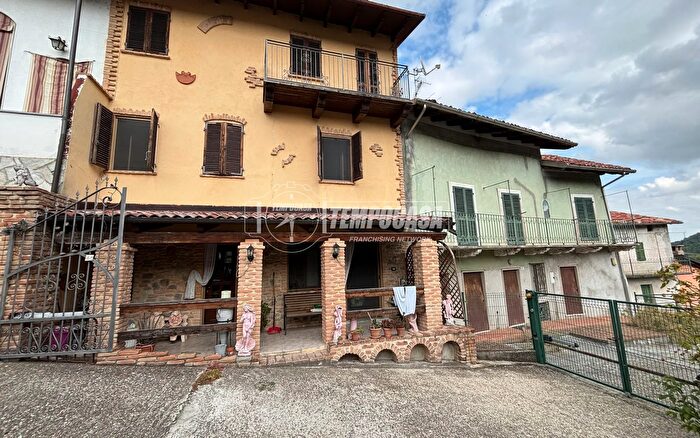 Casa con 6 locali in vendita in Via Montesion, Camino