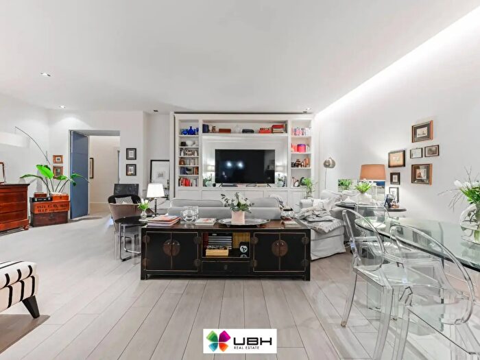 Appartamento quadrilocale in vendita in Via Paolo Lomazzo, Milano