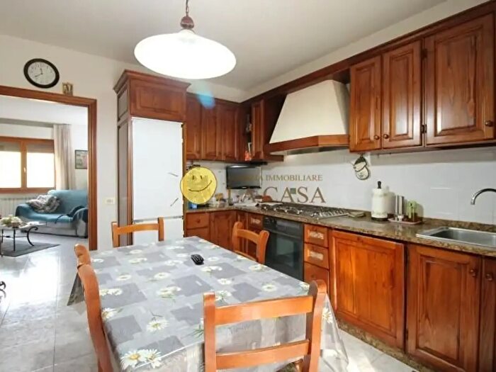 Appartamento con 5 locali in vendita in Reggello