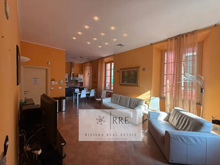 Appartamento con 5 locali in vendita in nel Budello, Alassio