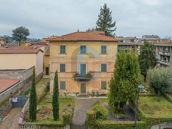 Casa con 20 locali in vendita in Via XXV Luglio, Grottaferrata