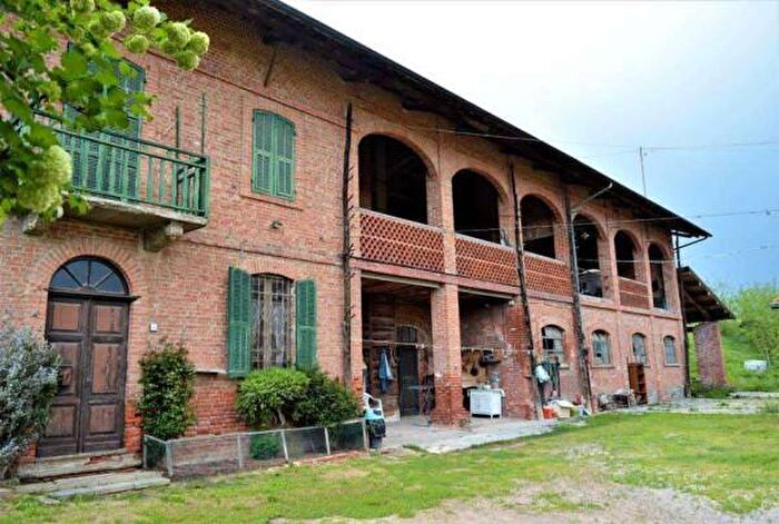 Casa con 6 locali in vendita in Località Braia, Sale Delle Langhe