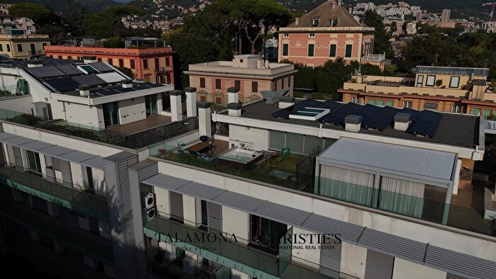 Appartamento trilocale in vendita in Genova