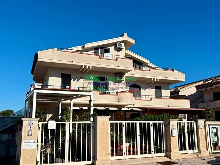 Appartamento quadrilocale in vendita in Via Fregene, Ragusa