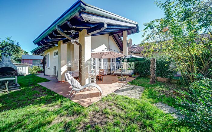 Casa trilocale in vendita in Via M Stoppani, Vergiate