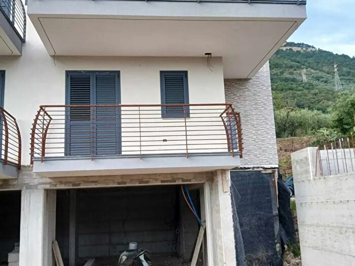 Casa trilocale in vendita in Via Canneto, San Mango Piemonte