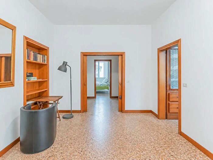 Appartamento con 7 locali in vendita in Via Farini, Bologna
