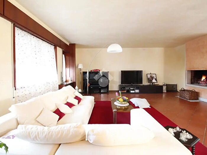 Casa con 6 locali in vendita in Via Venezia, Monticello Conte Otto