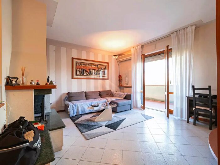 Appartamento con 5 locali in vendita in Via Guido Rossa, Signa
