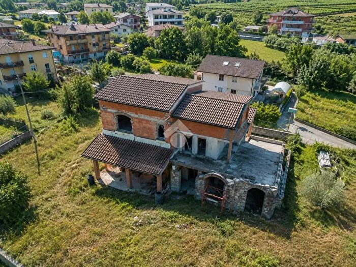 Casa con 10 locali in vendita in Via dei Lotti dell'Isola, Traona