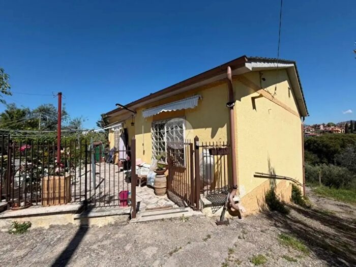 Casa con 5 locali in vendita in Via Salaria Vecchia, Fara In Sabina