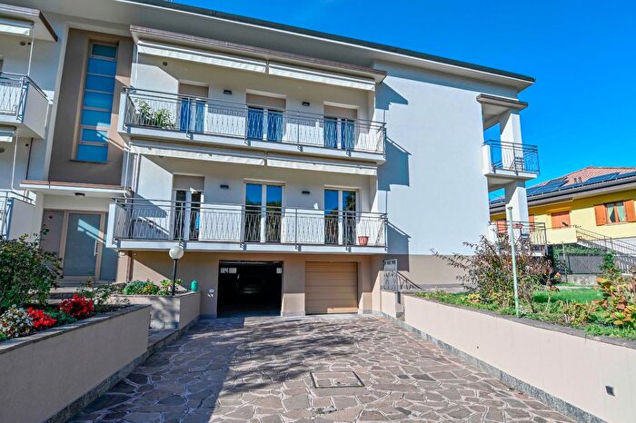 Appartamento trilocale in vendita in Via Valeria, Villa Di Serio