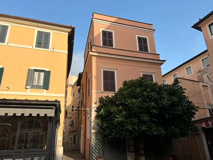 Appartamento trilocale in affitto in Via Andrea Sacchi, Nettuno