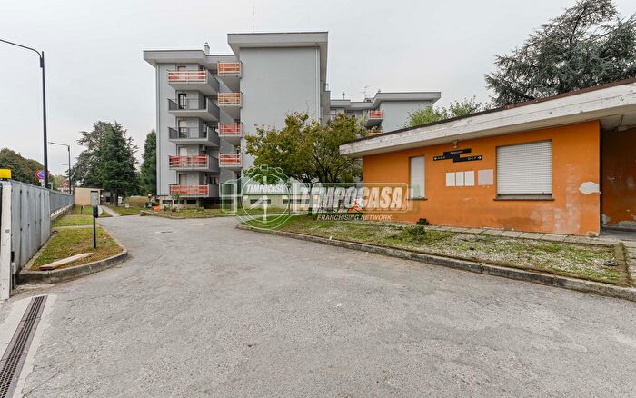 Appartamento trilocale in vendita in Via Don Enrico Cazzaniga, Liscate