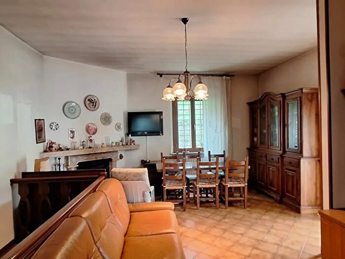 Casa con 6 locali in vendita in Via Serraia, Rapolano Terme