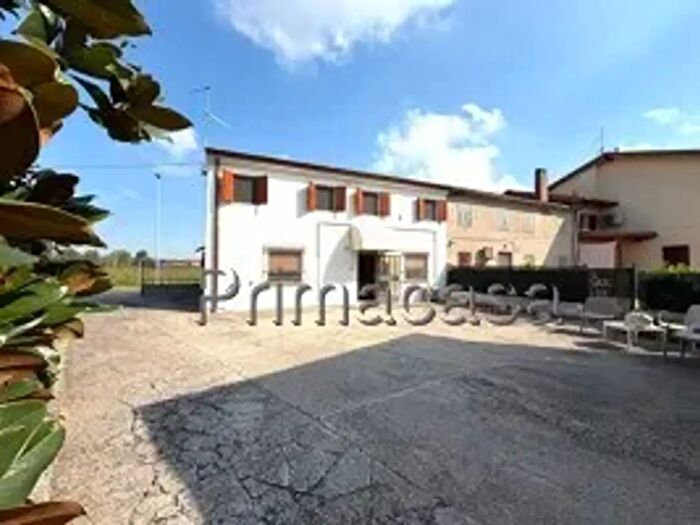 Casa con 6 locali in vendita in Via Bassa, Isola Rizza