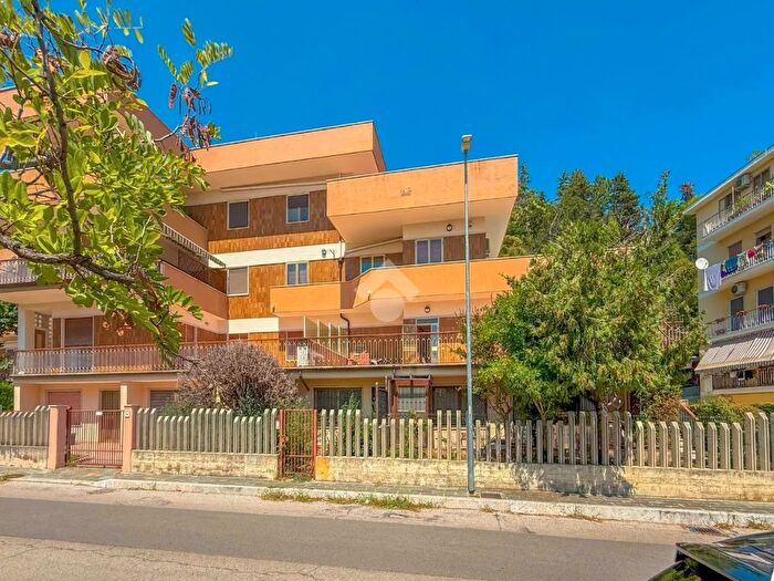 Appartamento con 5 locali in vendita in Via Filandro Quarantotti, Chieti