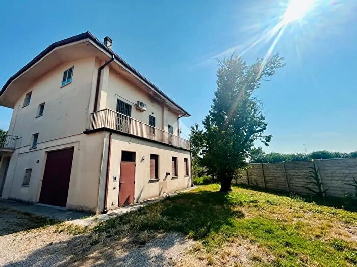 Casa con 5 locali in vendita in Via Pisa, Mantova