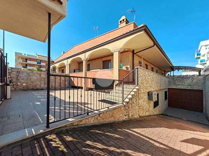 Casa con 7 locali in vendita in Via Elio Vittorini, Manfredonia