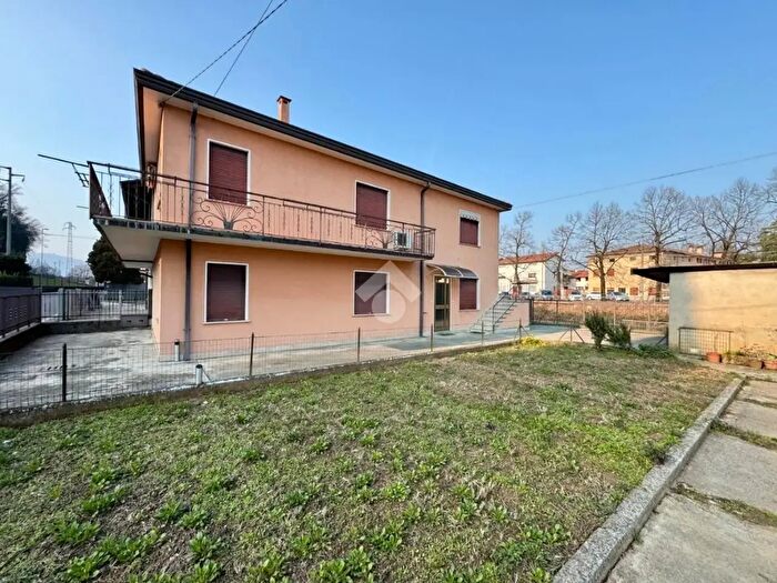 Appartamento trilocale in vendita in Via S Rocco, Isola Vicentina