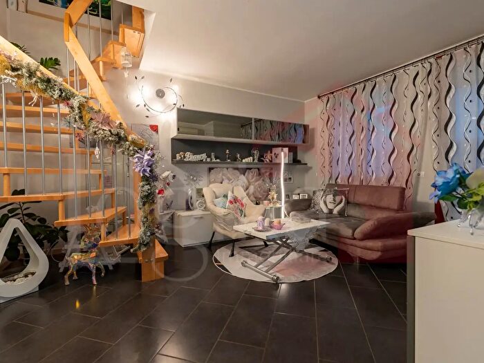 Appartamento trilocale in vendita in Via Livatino, Roncaro