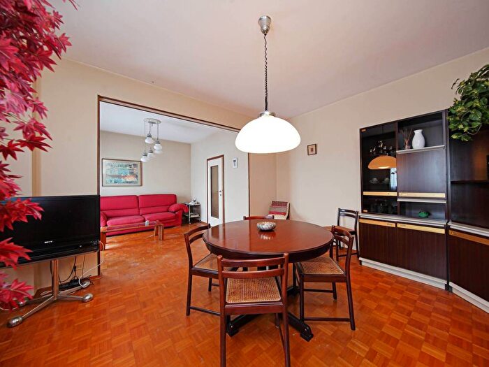 Appartamento quadrilocale in vendita in Via Vittorio Emanuele Orlando, Gratosoglio, Milano