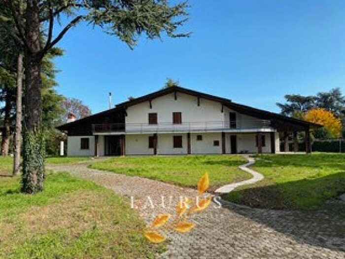 Casa con 6 locali in vendita in Via Giovanni Prati, Rezzato