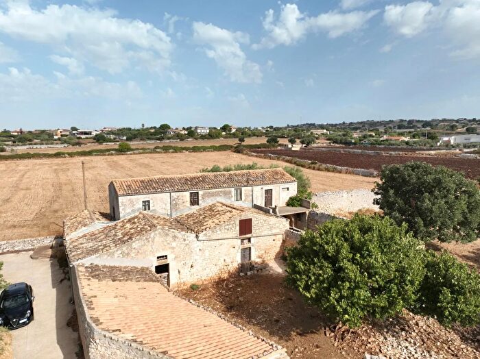 Casa con 14 locali in vendita in Provinciale, Modica