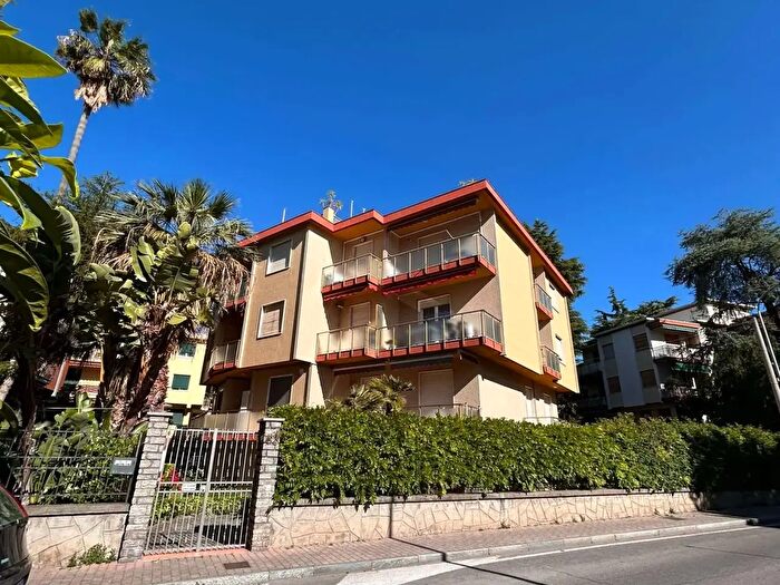 Appartamento con 5 locali in vendita in Via Gerolamo Rossi, Bordighera