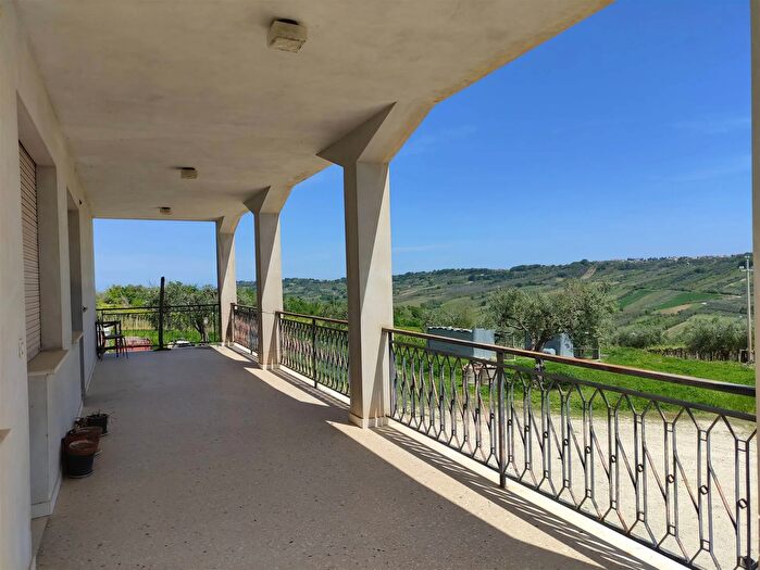 Casa con 15 locali in vendita in Poggiofiorito, Poggiofiorito