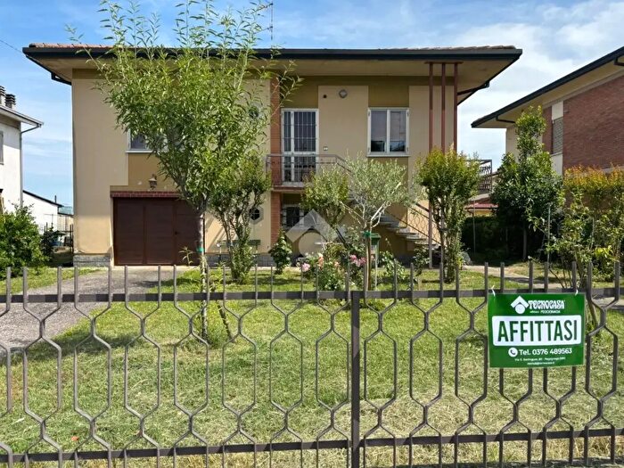 Casa con 5 locali in affitto in Viale Papa Giovanni Ventitreesimo, Gonzaga