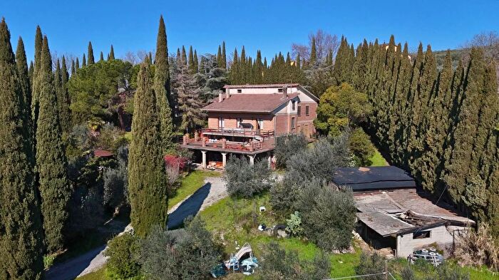 Casa con 7 locali in vendita in Via della Pineta, Assisi