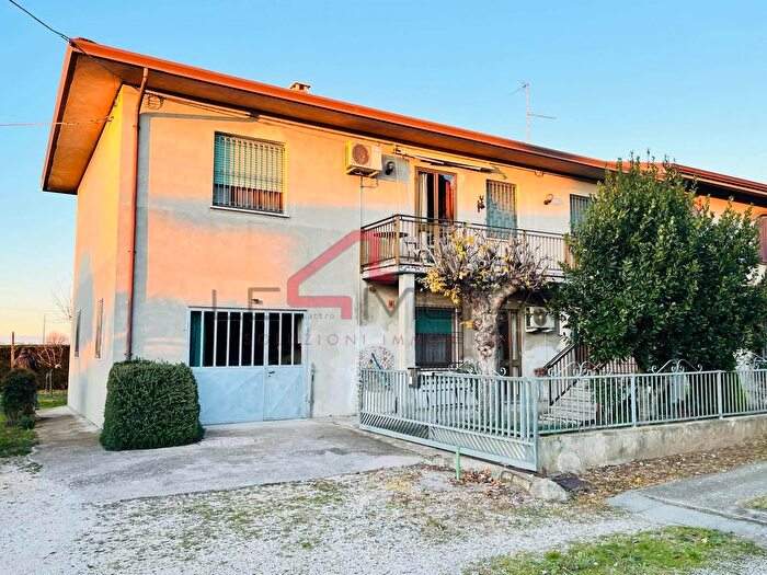 Casa con 11 locali in vendita in Gazzo Veronese
