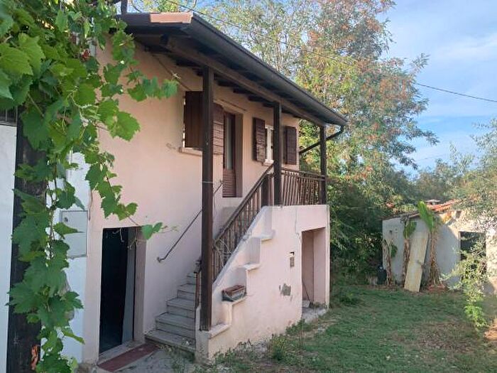 Casa quadrilocale in vendita in Via Provinciale Onferno, Gemmano