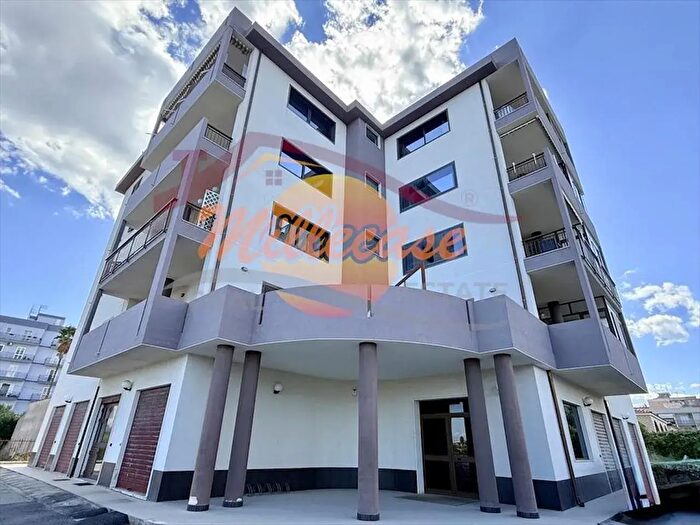 Appartamento trilocale in affitto in Via Carlentini, Siracusa