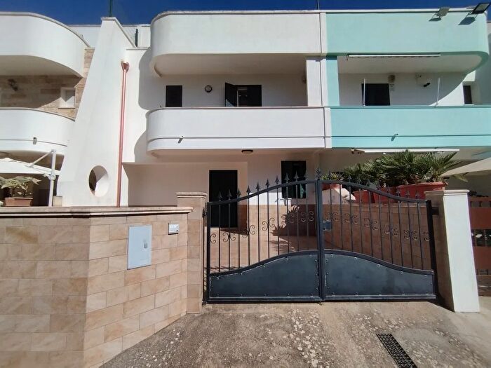 Casa quadrilocale in vendita in Torre San Giovanni, Ugento