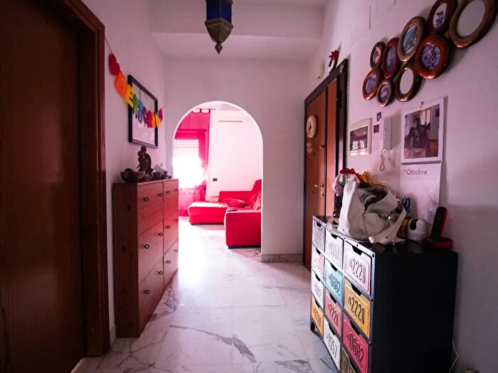 Appartamento trilocale in vendita in Via Limbiate, Roma