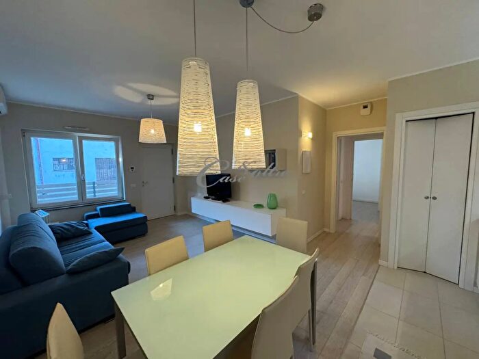 Appartamento trilocale in affitto in Via Andrea Stoppani, Menaggio