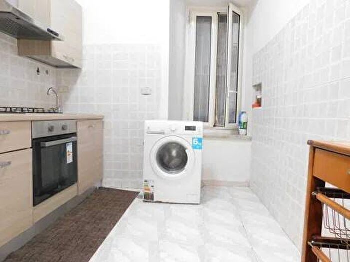 Appartamento bilocale in affitto in Via Carbonara, Tribunali, Napoli