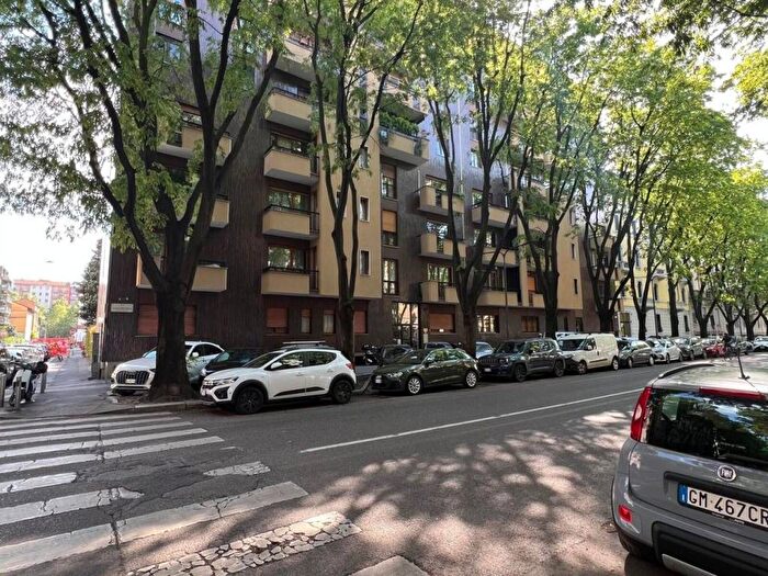 Appartamento in affitto in Via Bellezza, Bocconi, Milano