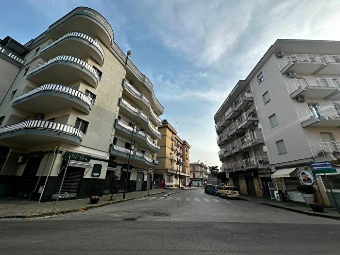 Appartamento trilocale in affitto in Via Francesco Caiazzo, Piazza Primavera Passariello, Pomigliano dArco