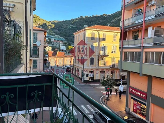 Appartamento con 6 locali in vendita in Via Ernesto Chiappori, Ventimiglia