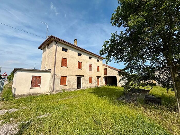Casa quadrilocale in vendita in Via Peperate, Azzano Decimo