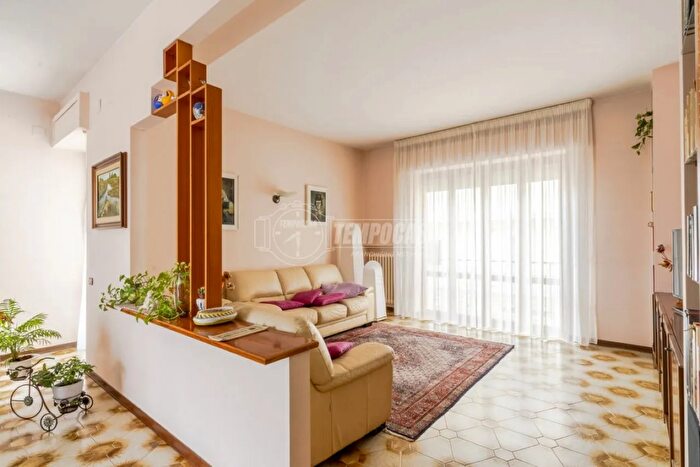 Appartamento con 5 locali in vendita in Via della Libertà, Montegranaro