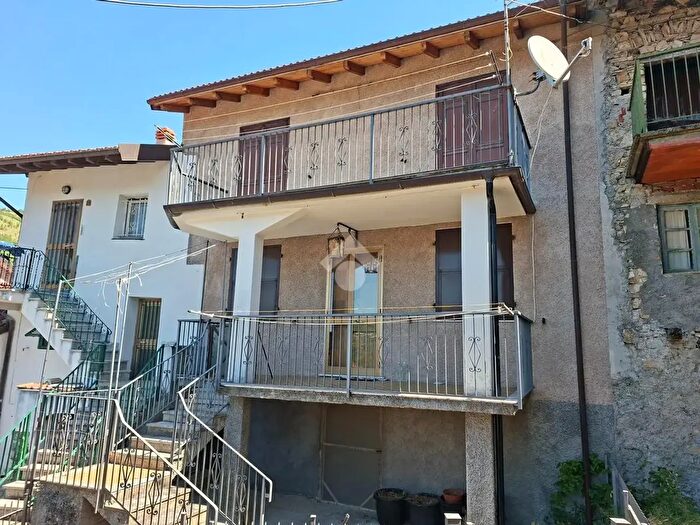 Casa quadrilocale in vendita in Località Costa di Vallenzona, Vobbia